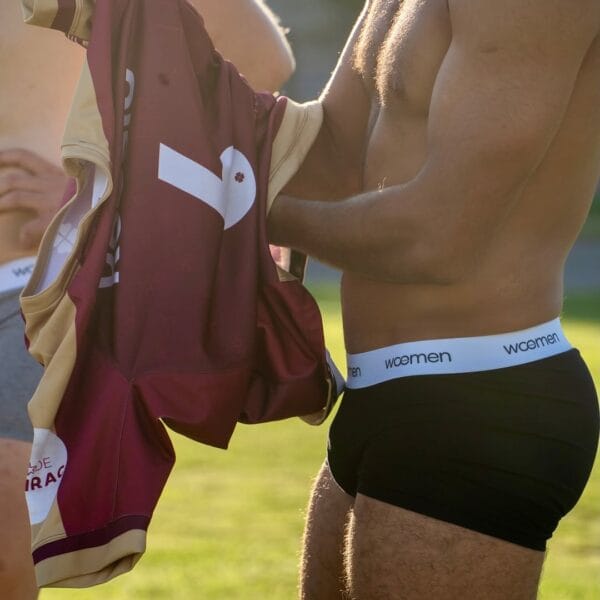 @woemenofficiel x @floiracrivedroite 📸✨🏉🫱🏻‍🫲🏼1 boxer wœmen acheté = 4 protections périodiq-5