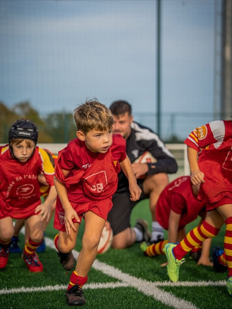 Lire la suite à propos de l’article Le mercredi, place à l’école de rugby au Domaine de la Burthe de Floirac ! 🐝