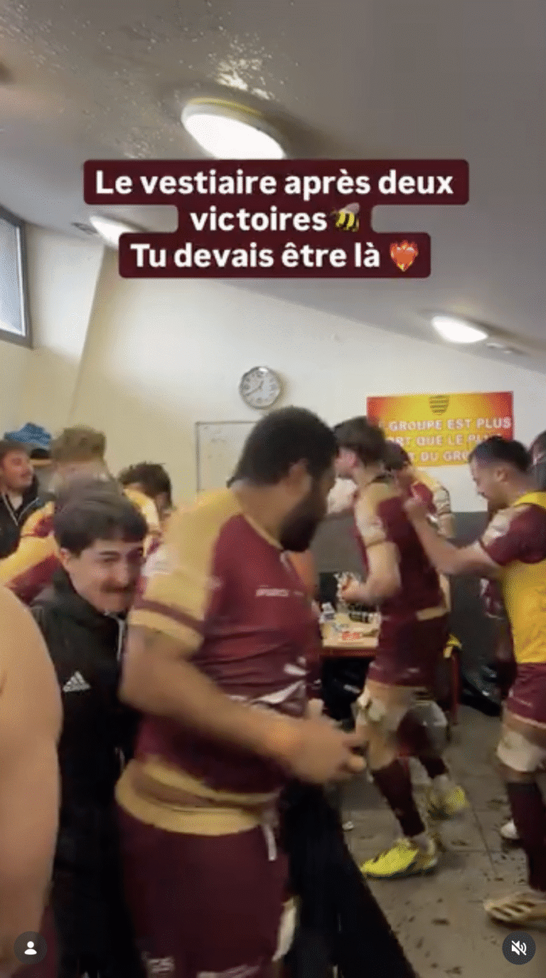 Lire la suite à propos de l’article Le vestiaire après deux victoires. 🐝